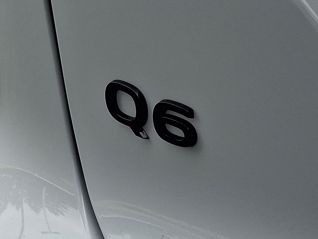 Thumbnail: 2025 Audi Q6 e-tron - 28