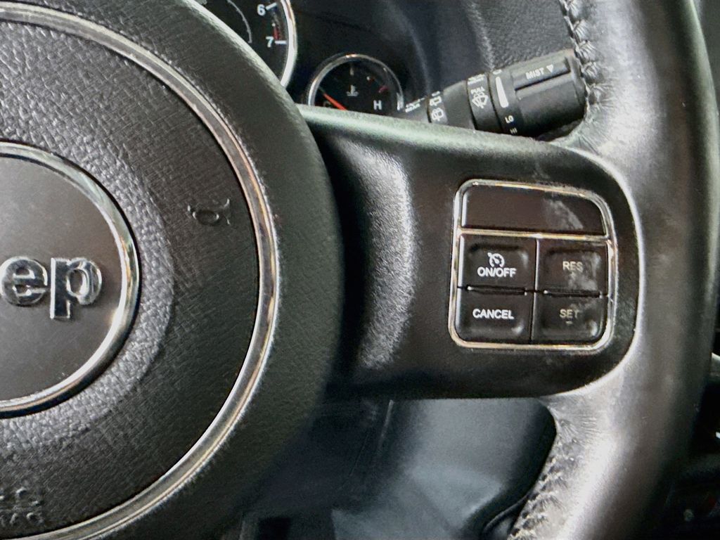 Thumbnail: 2017 Jeep Wrangler - 12