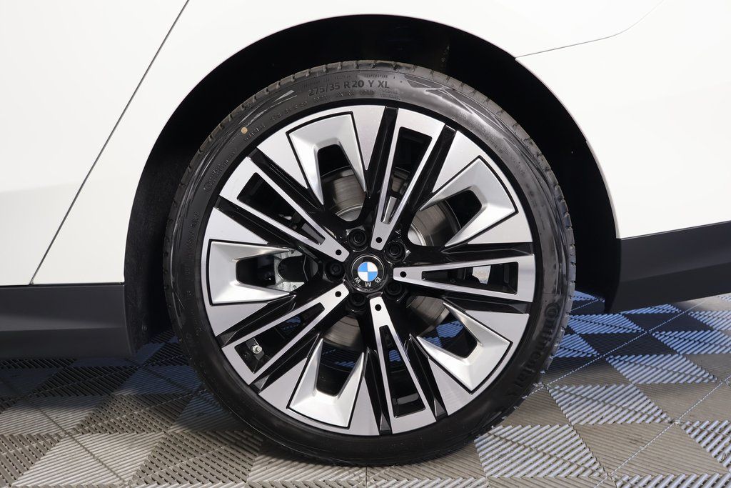 Thumbnail: 2027 BMW 5 Series - 7