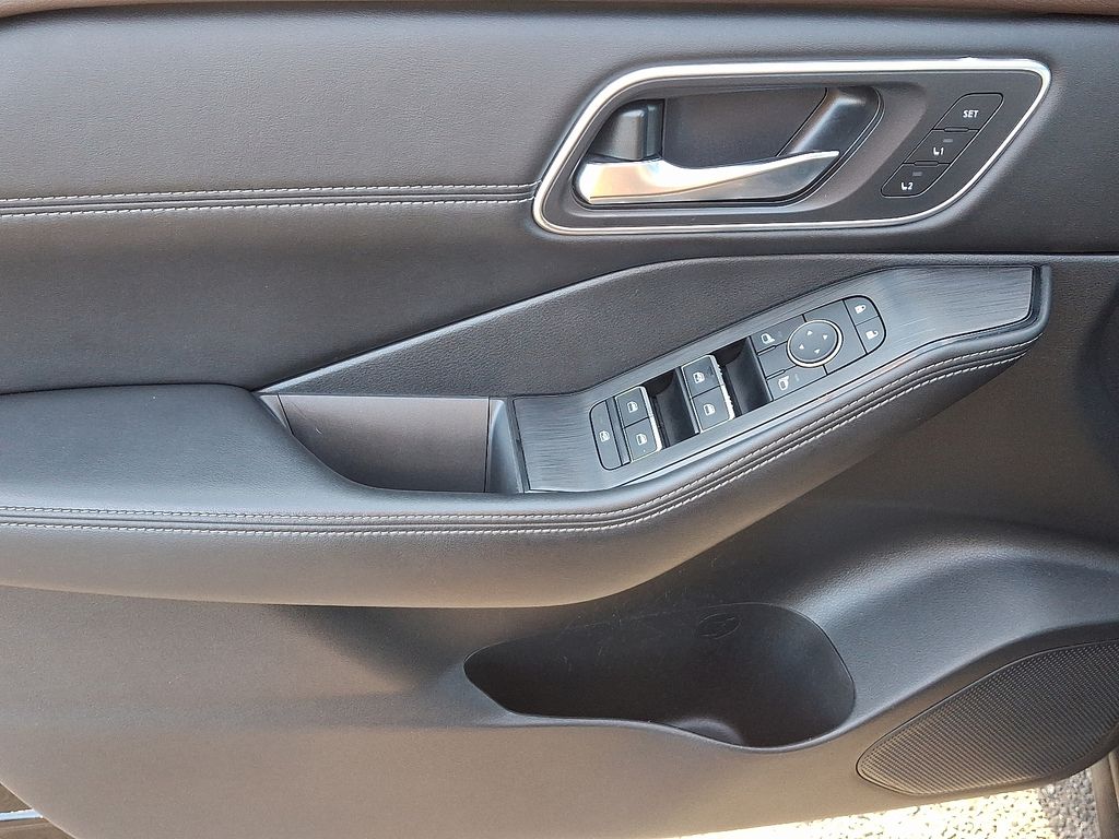 Thumbnail: 2022 Nissan Rogue - 13