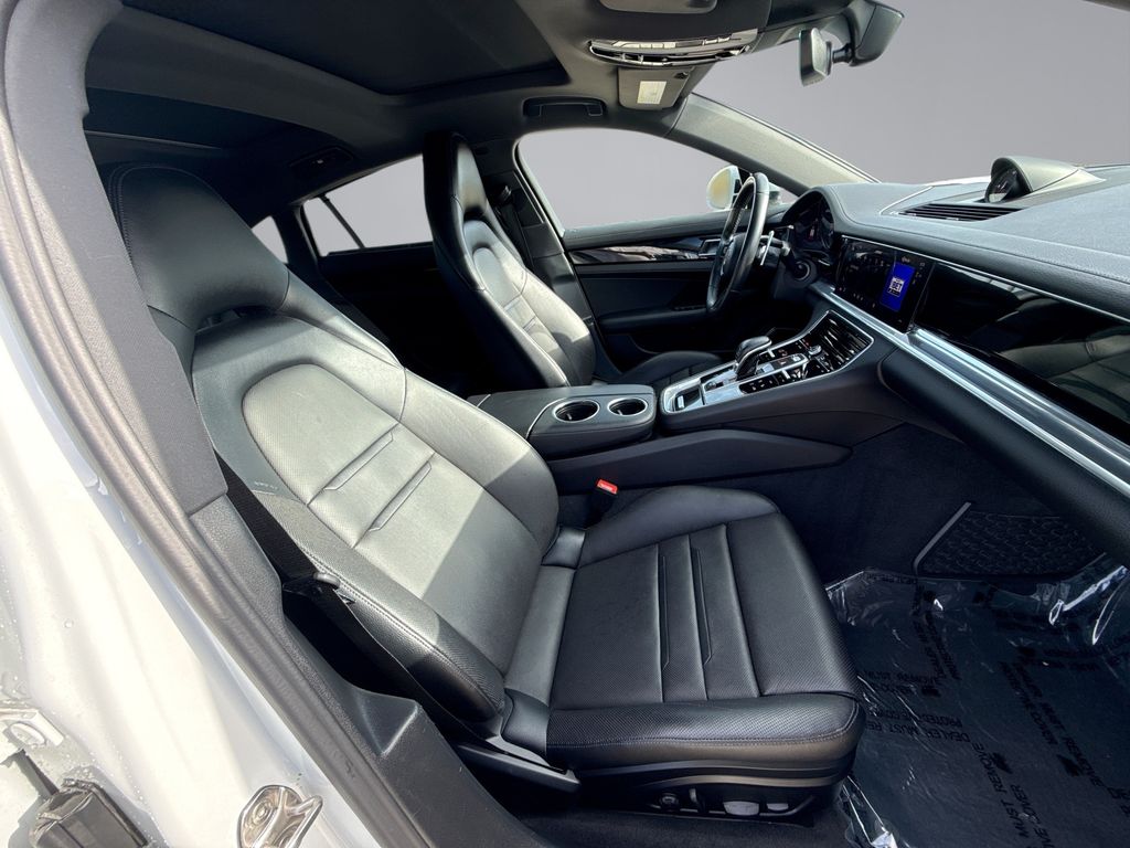 Thumbnail: 2022 Porsche Panamera - 16