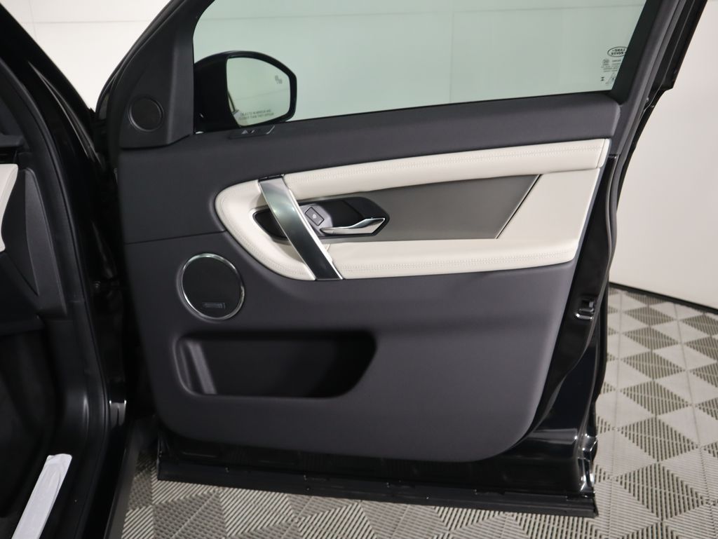 Thumbnail: 2025 Land Rover Discovery Sport - 26