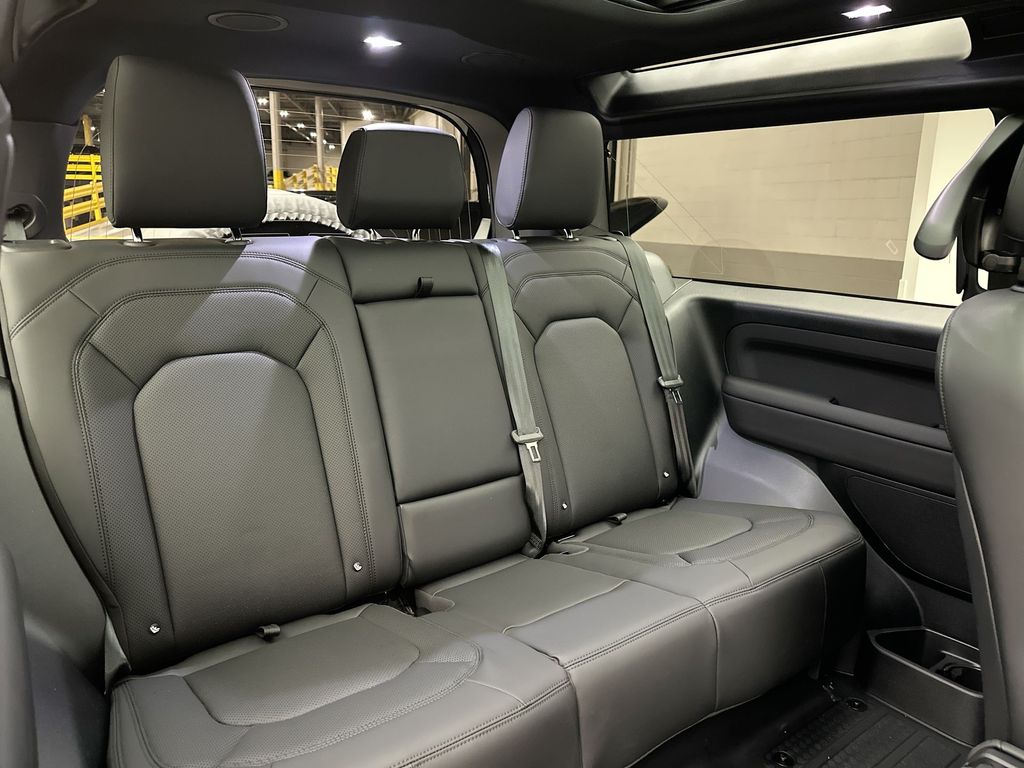 2025 Land Rover Defender 90 7