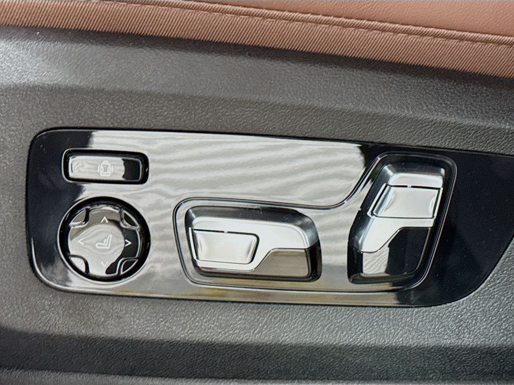 Thumbnail: 2027 BMW X7 - 4