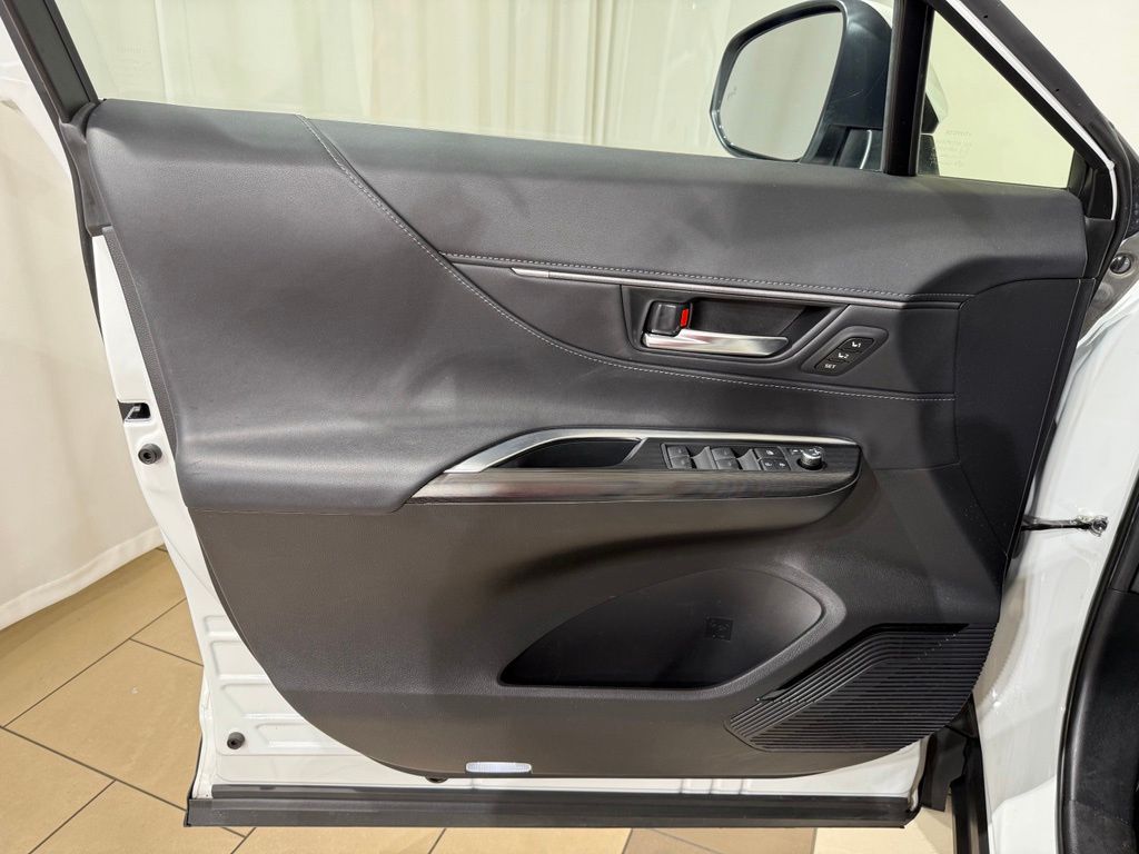 Thumbnail: 2023 Toyota Venza - 15
