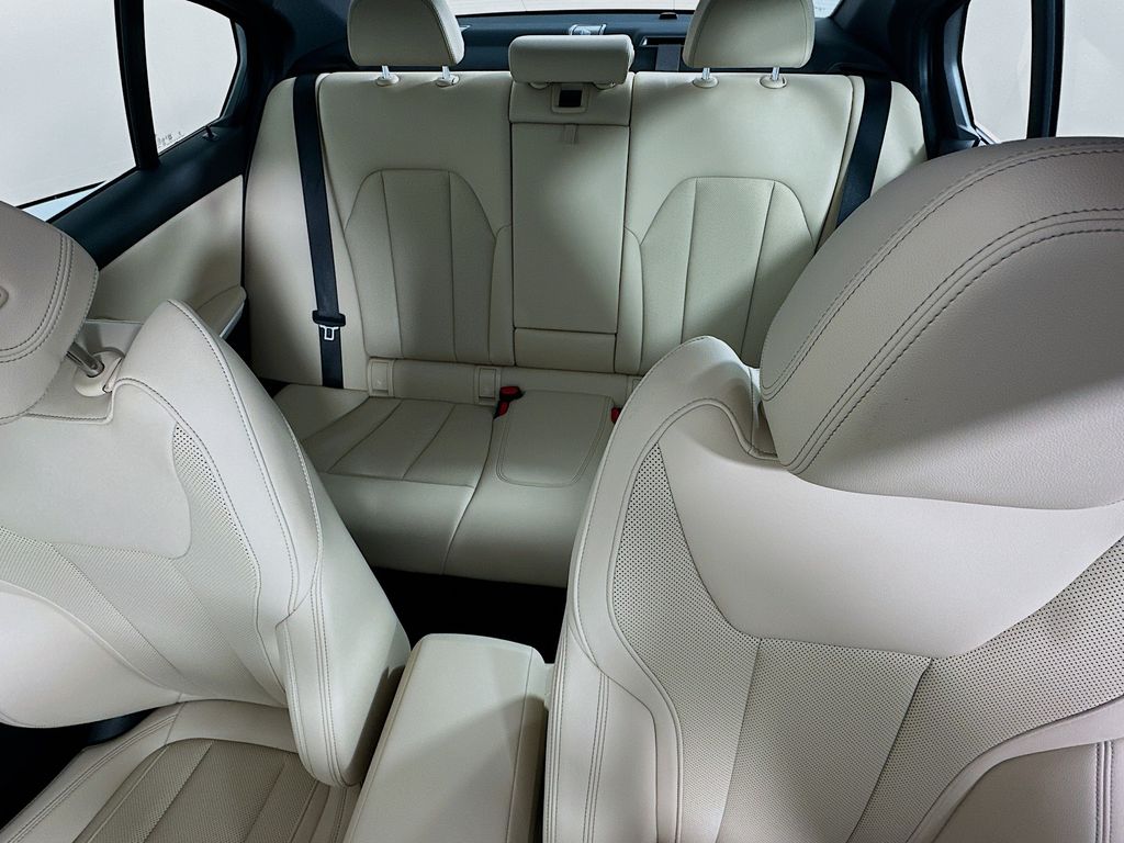 Thumbnail: 2025 BMW 3 Series - 22