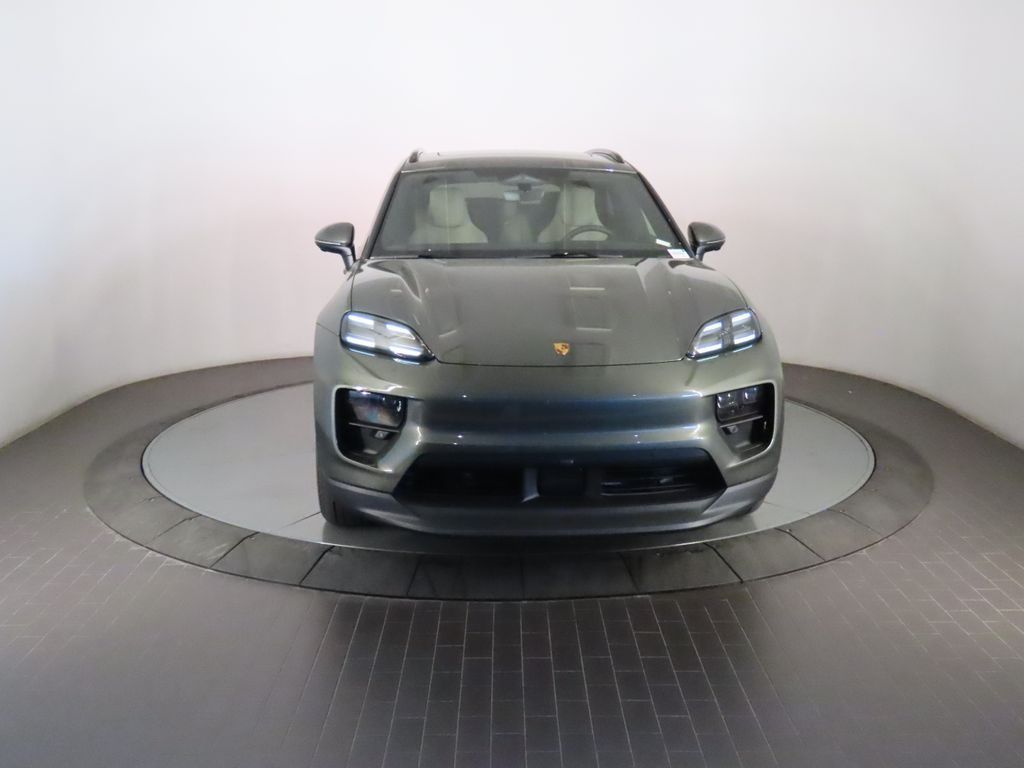 Thumbnail: 2026 Porsche Macan - 10