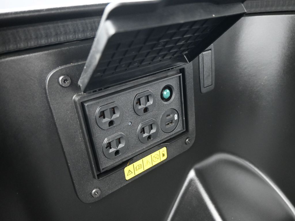 2023 Ford F-150 Lightning Platinum