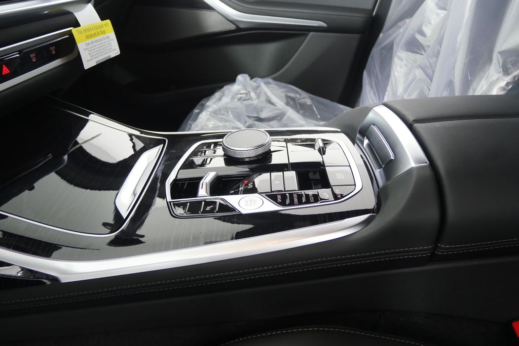 Thumbnail: 2026 BMW X7 - 24