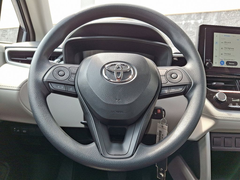 2025 Toyota Corolla Cross L 13