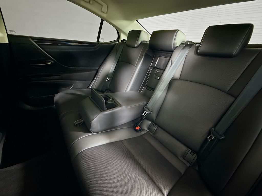 Thumbnail: 2020 Lexus ES - 25