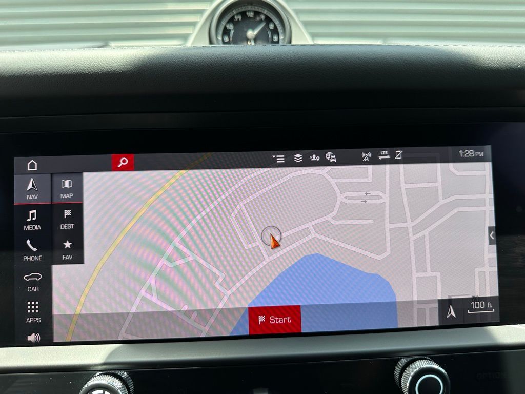 2025 Porsche Macan  25
