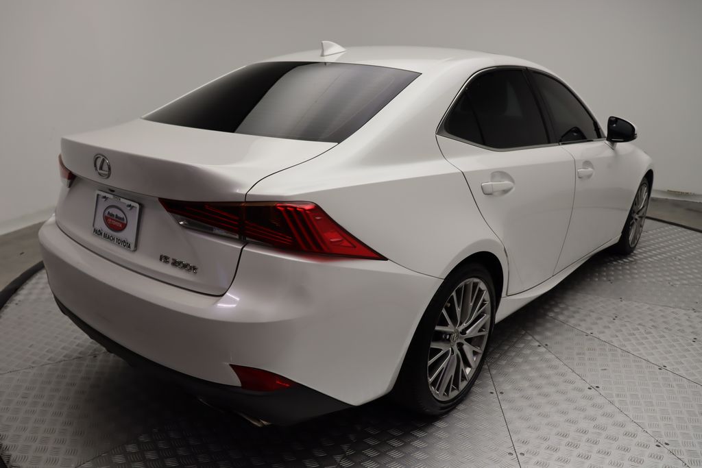 Thumbnail: 2017 Lexus IS - 8