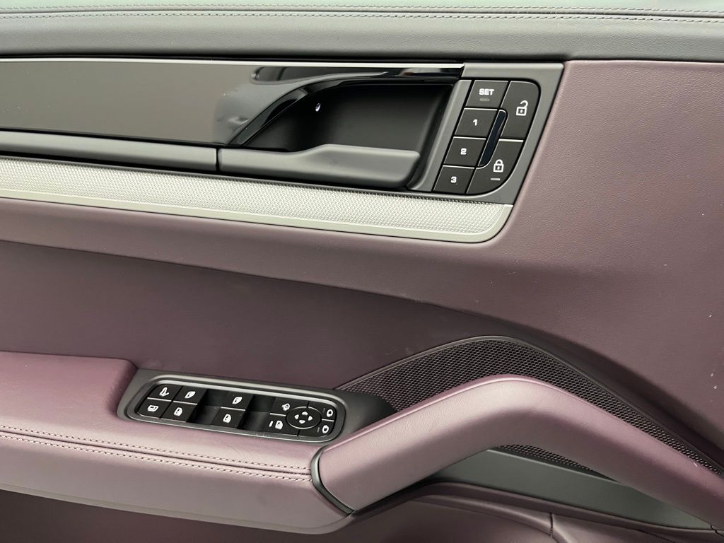 Thumbnail: 2025 Porsche Cayenne - 17