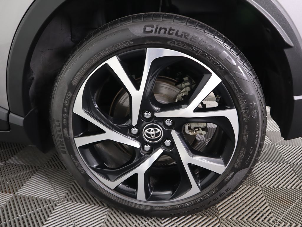 2018 Toyota C-HR XLE 31