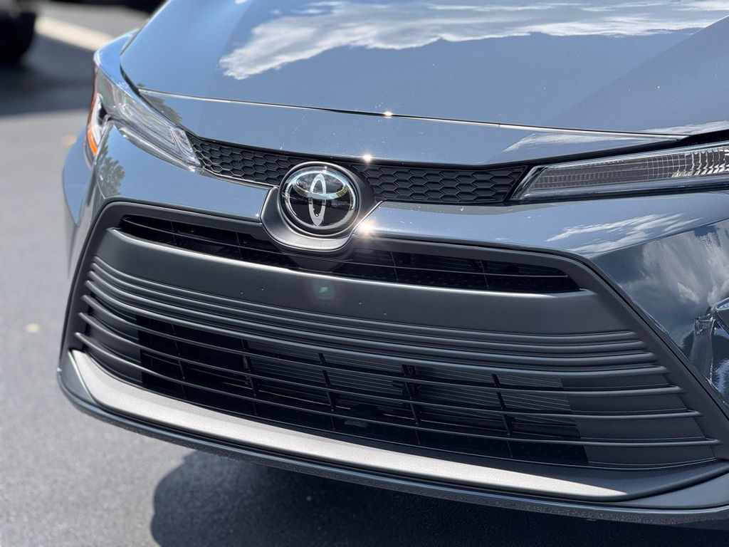 2025 Toyota Corolla LE photo 6