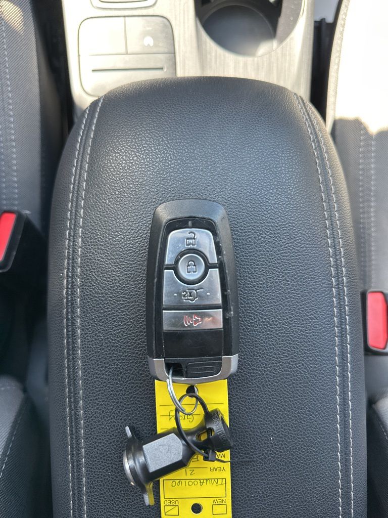 2021 Carbonized Gray Metallic Ford Escape SE FWD SUV