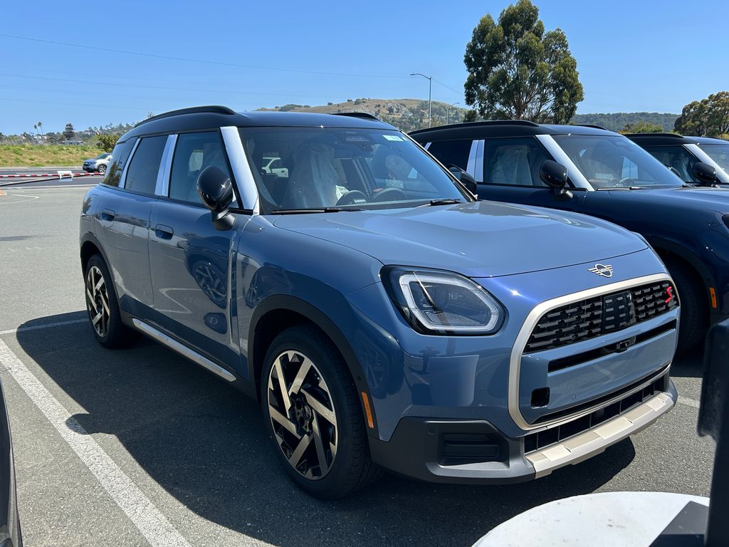 2025 MINI Cooper Countryman Iconic 2