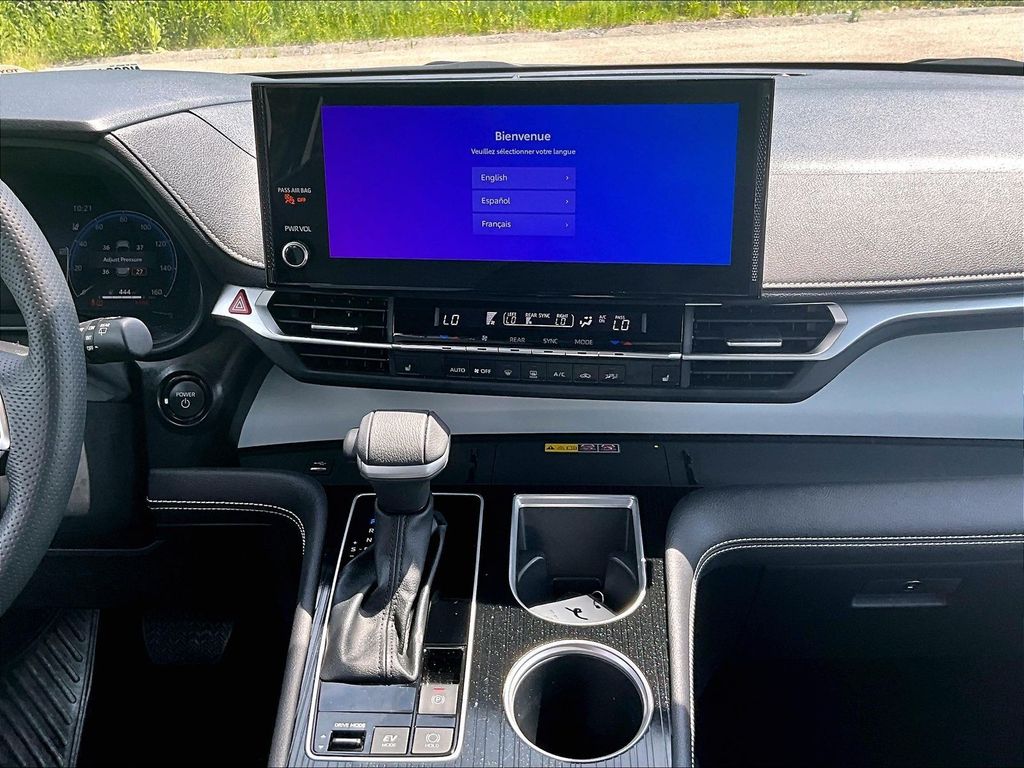 2025 Toyota Sienna — photo 18