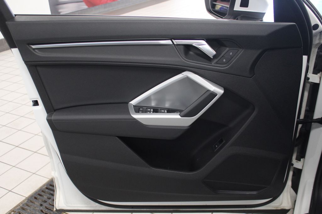 Thumbnail: 2020 Audi Q3 - 12