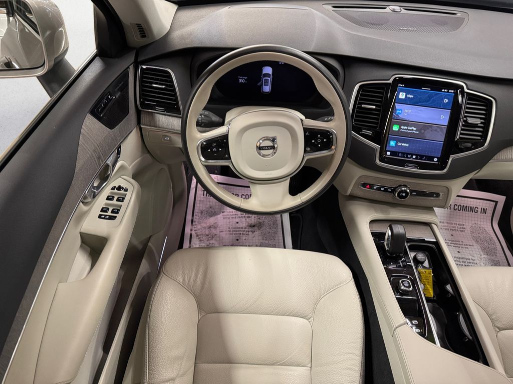 2024 Volvo XC90 B6 Plus Bright Theme photo