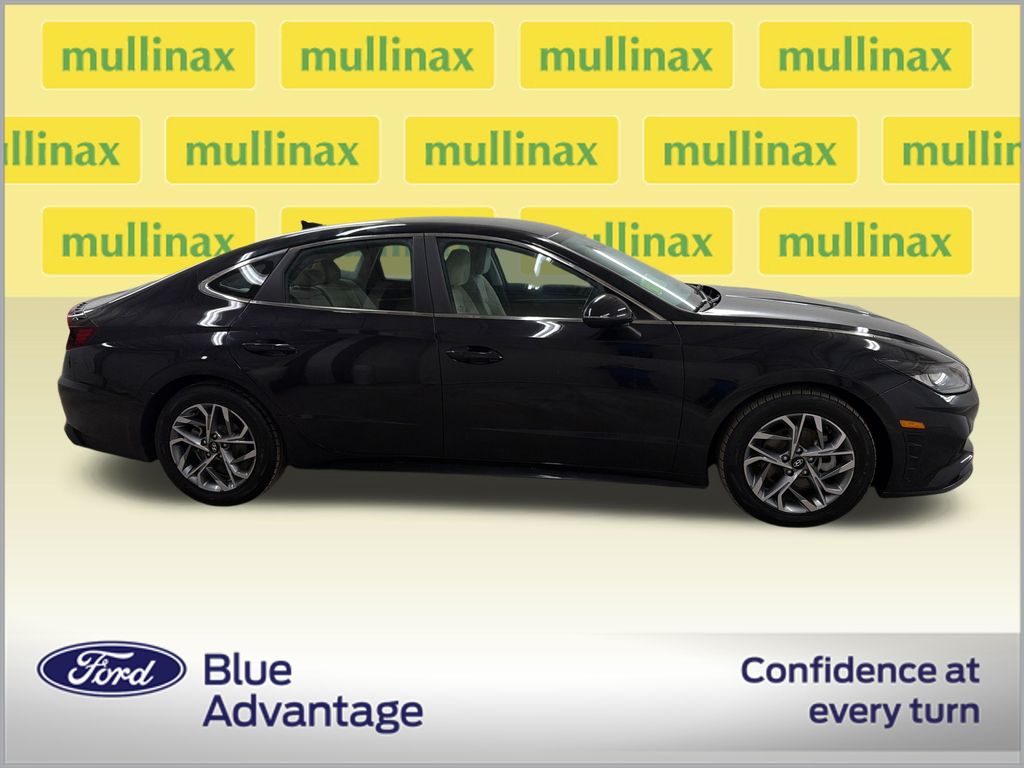 Certified Used 2023 Blue Hyundai SEL image 2