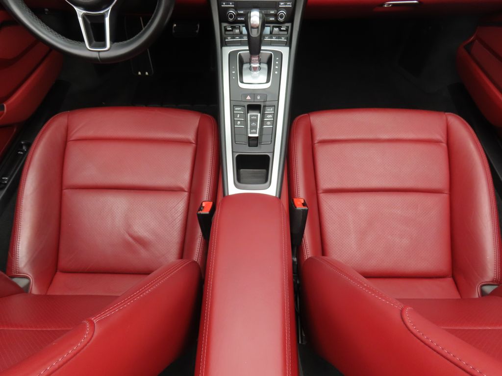 Thumbnail: 2019 Porsche 911 - 16