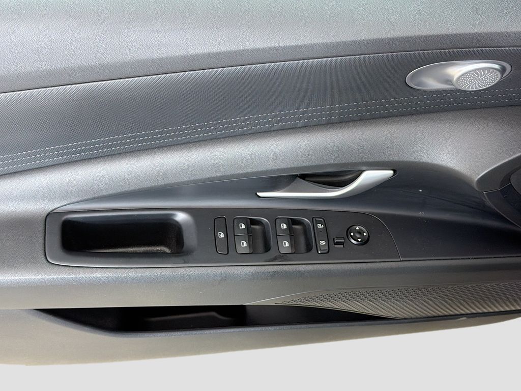 Used 2024 Silver Hyundai SEL image 29