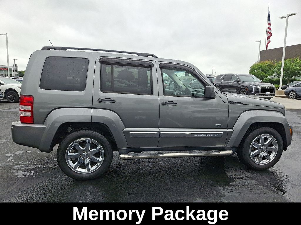 Thumbnail: 2012 Jeep Liberty - 8