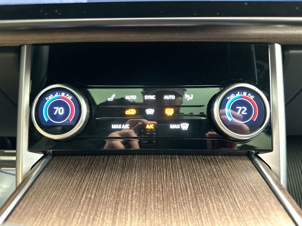 2023 Land Rover Range Rover SE 15