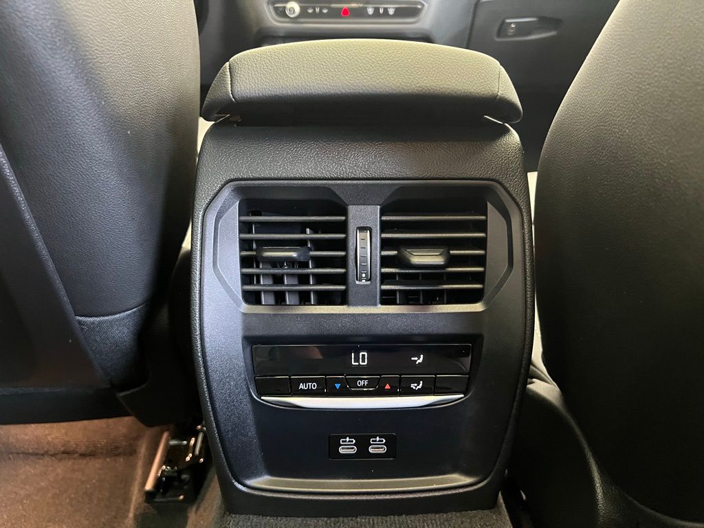 2024 BMW 3 Series 330i 10