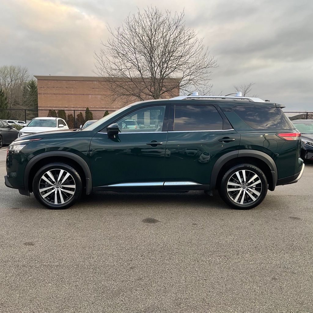 View vehicle photo 4