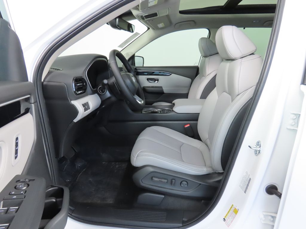 2025 Honda Pilot Touring 21