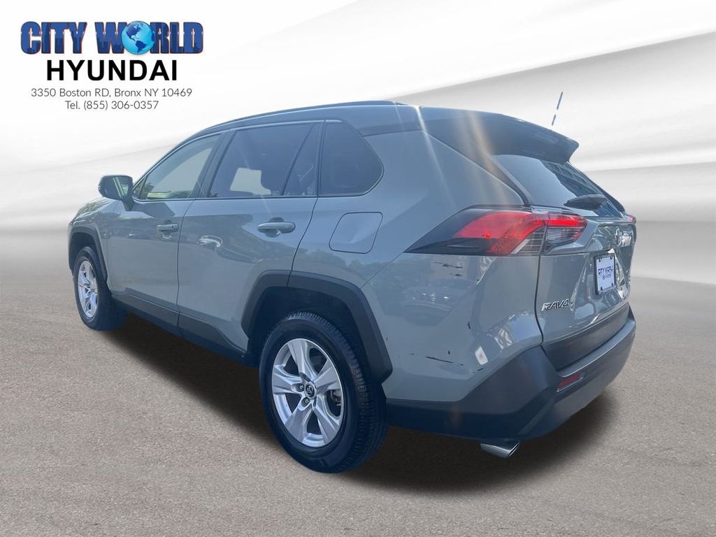 2019 Toyota RAV4 XLE 3