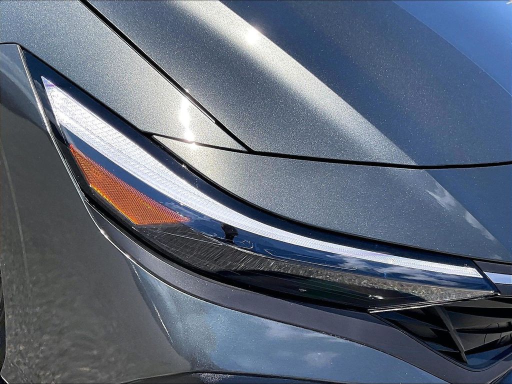 2025 Hyundai Elantra — photo 31
