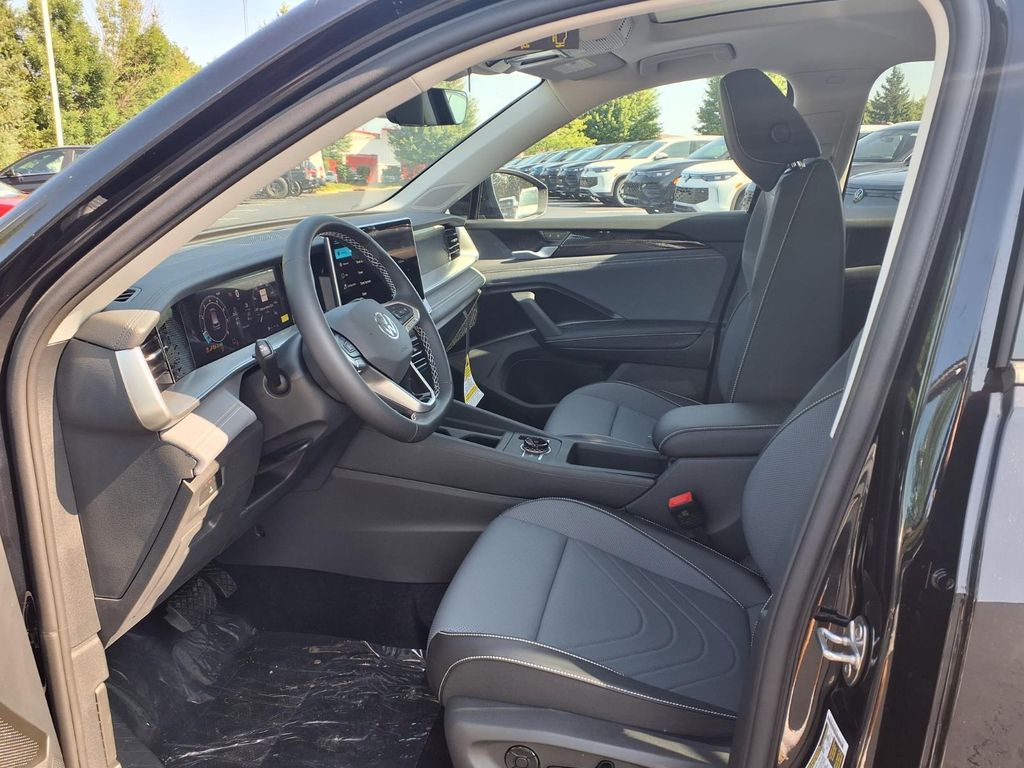 New 2026 Deep Black Pearl Volkswagen 2.0T SE image 9