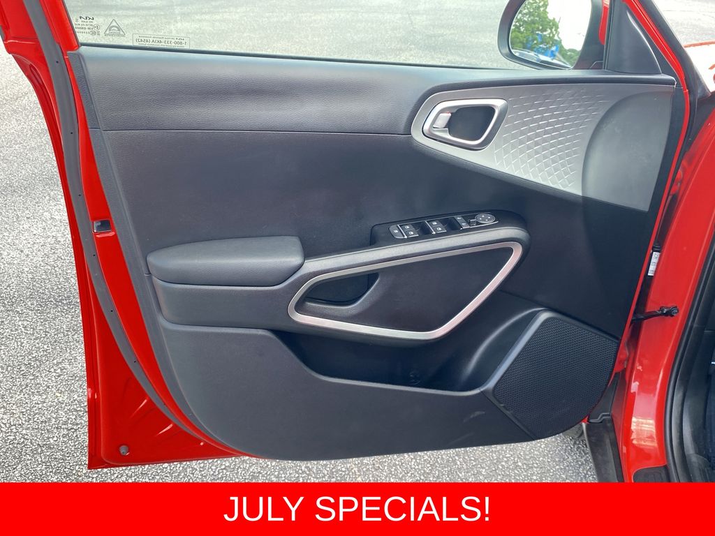 2025 Kia Soul LX - Photo 18