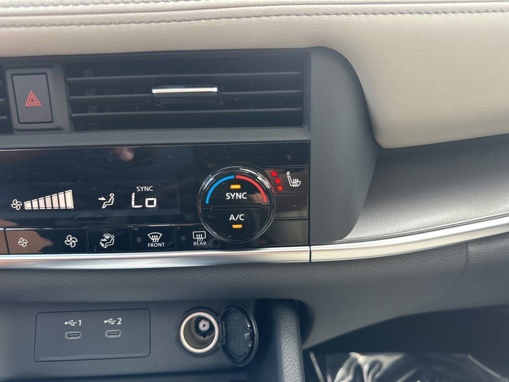 2025 Everest White Pearl Nissan Rogue SV FWD SUV