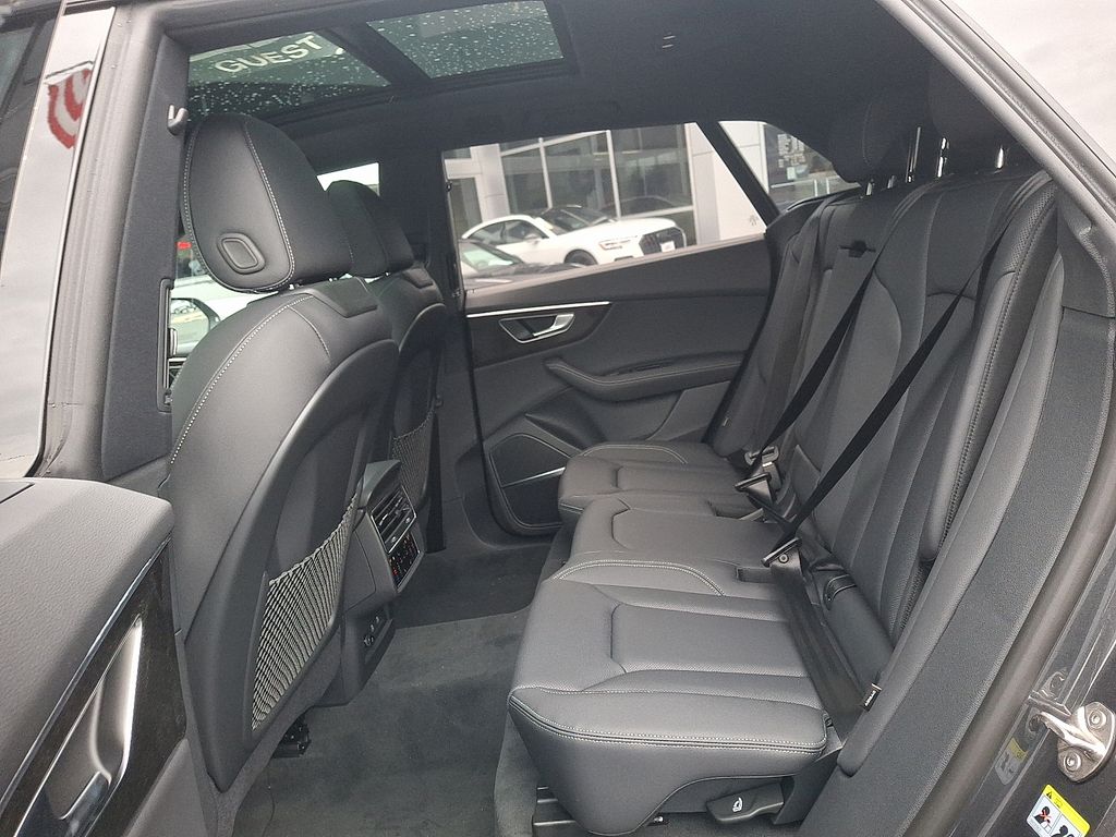 Thumbnail: 2026 Audi Q8 - 7