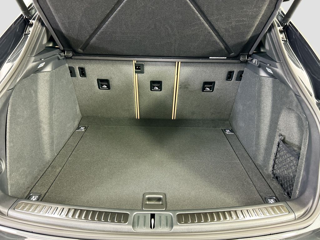 Thumbnail: 2026 Porsche Macan - 29