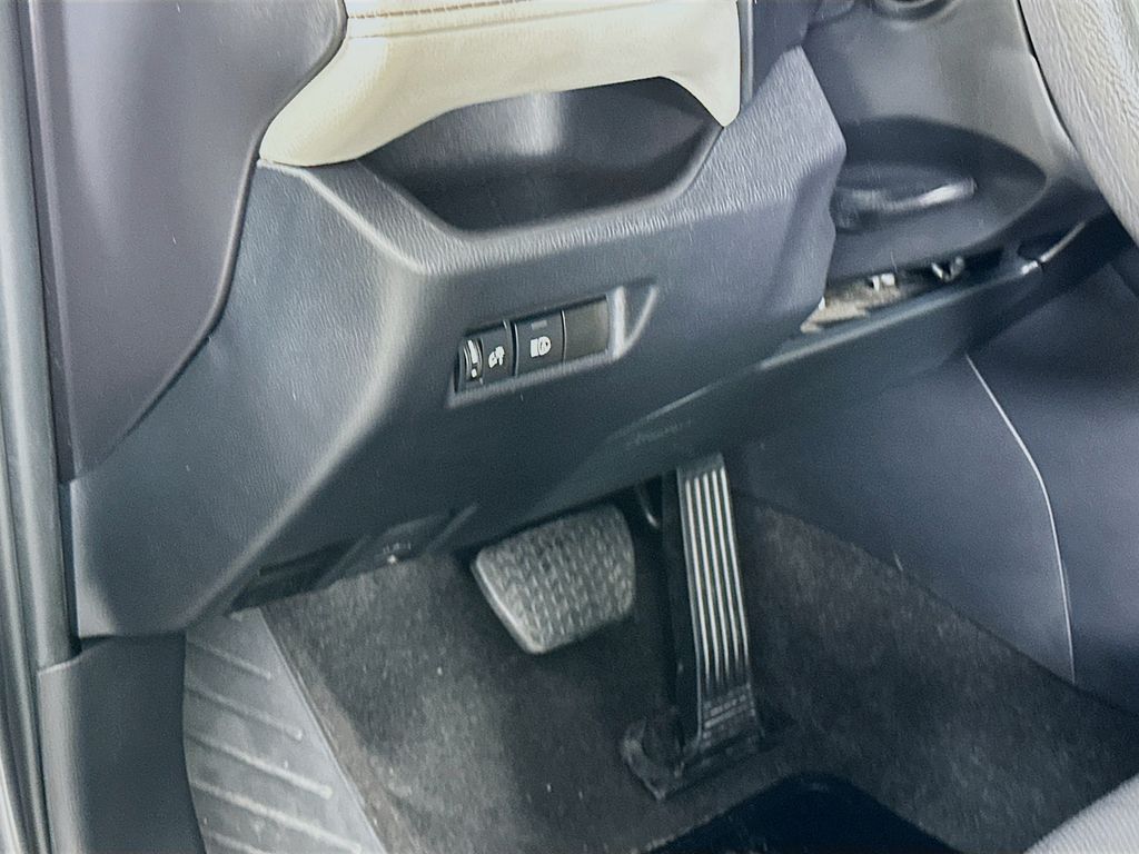 Thumbnail: 2024 Toyota RAV4 - 10