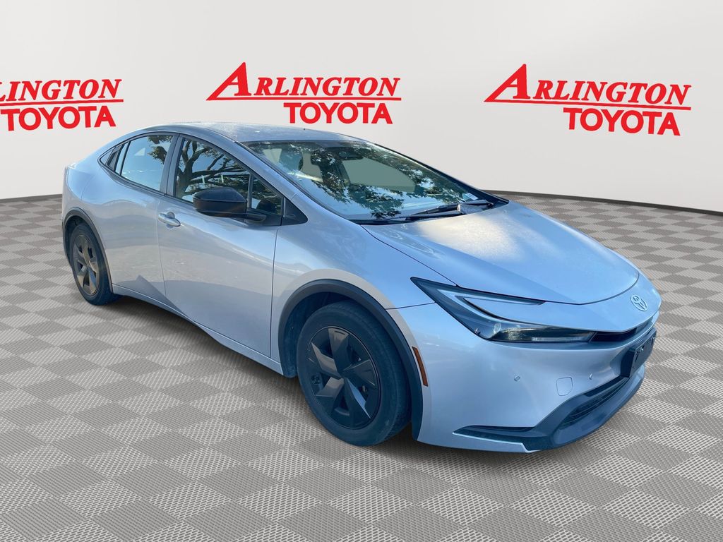 2024 Toyota Prius LE's photo