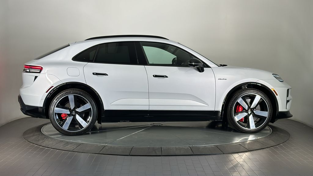 Thumbnail: 2025 Porsche Macan - 8