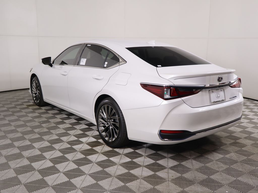 Used 2025 White Lexus 300h Luxury image 7
