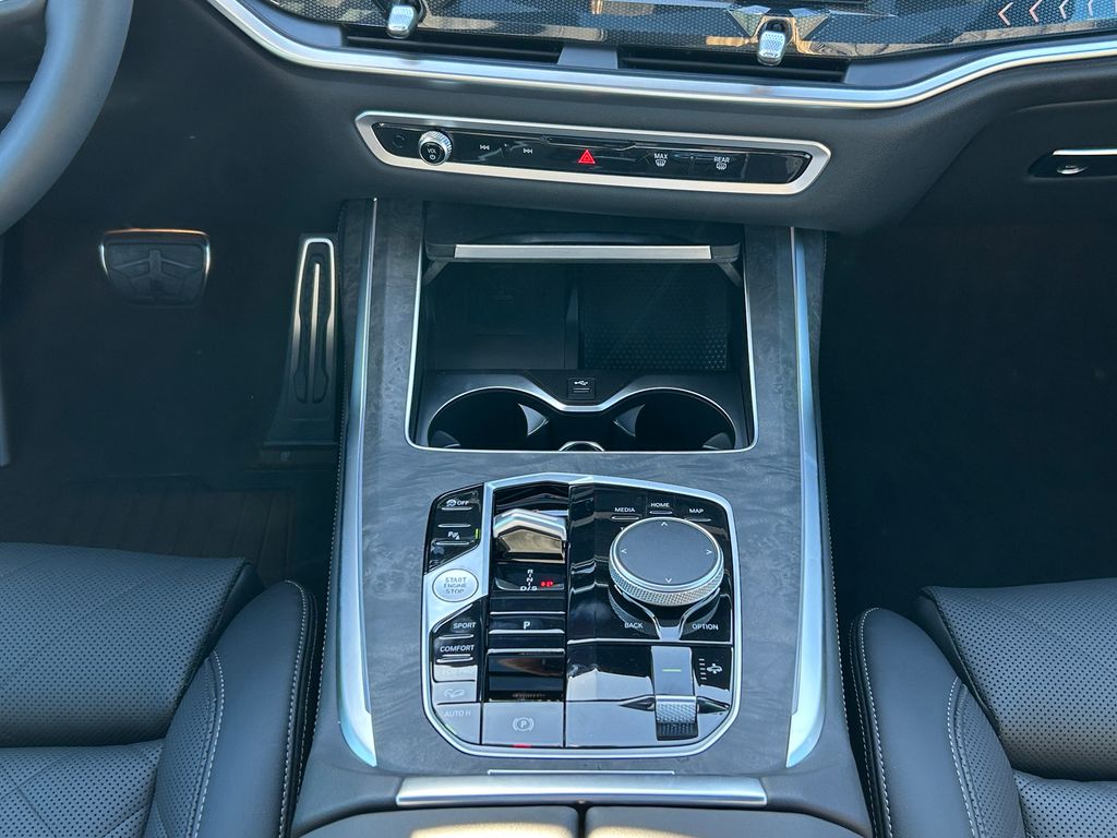 Thumbnail: 2026 BMW X7 - 27