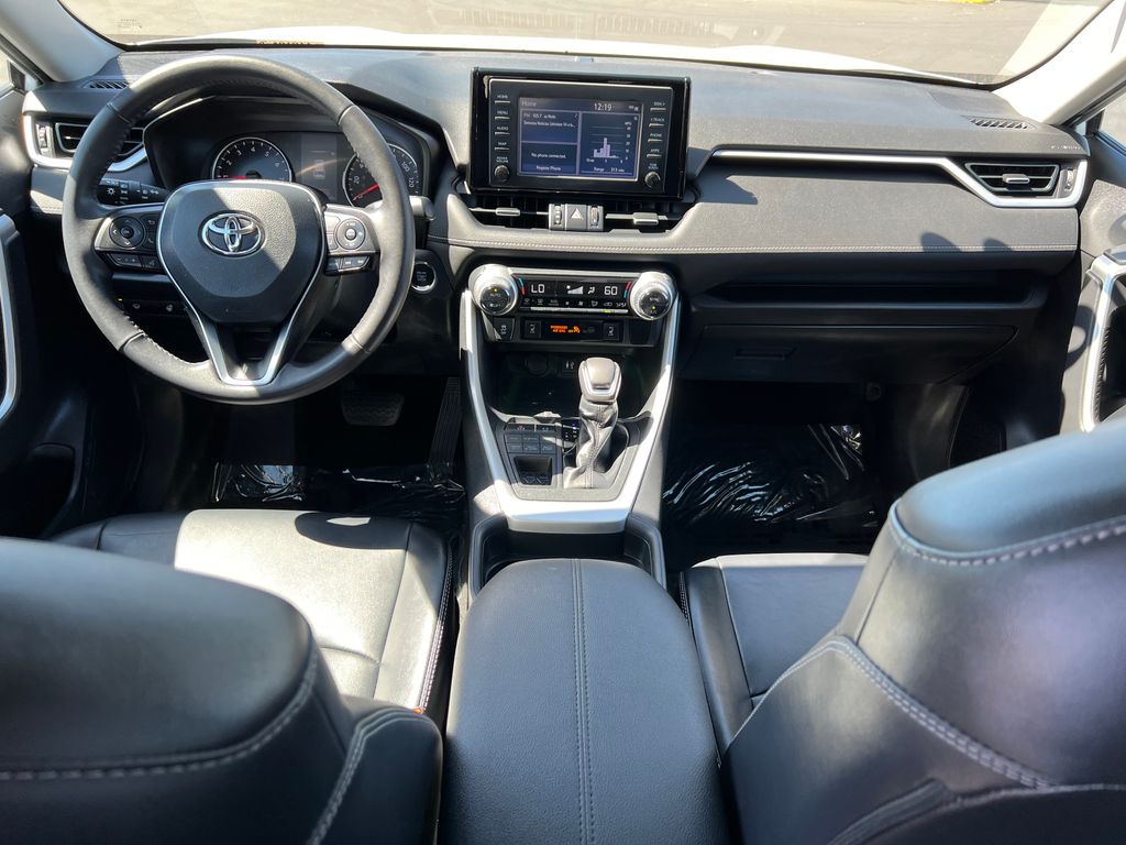 2019 Toyota RAV4 XLE Premium 27