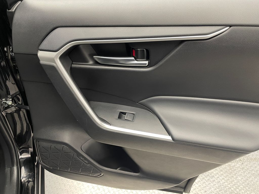 2024 Toyota RAV4 XLE 22