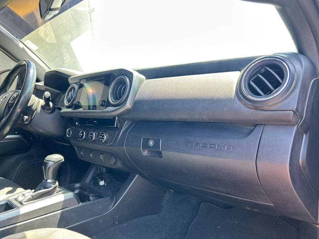 Used 2016  Toyota  image 13