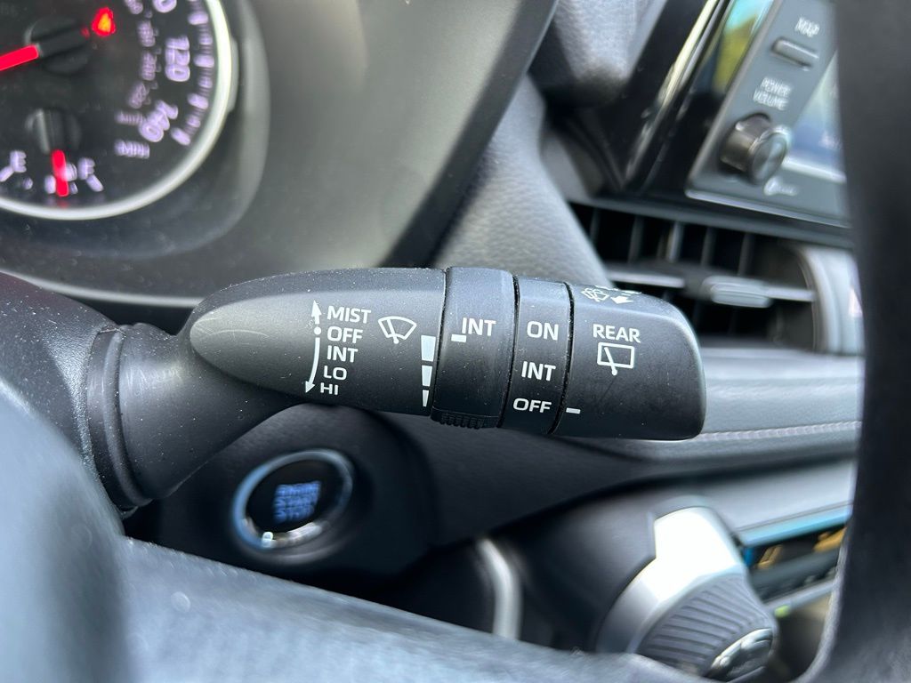 Thumbnail: 2022 Toyota RAV4 - 20
