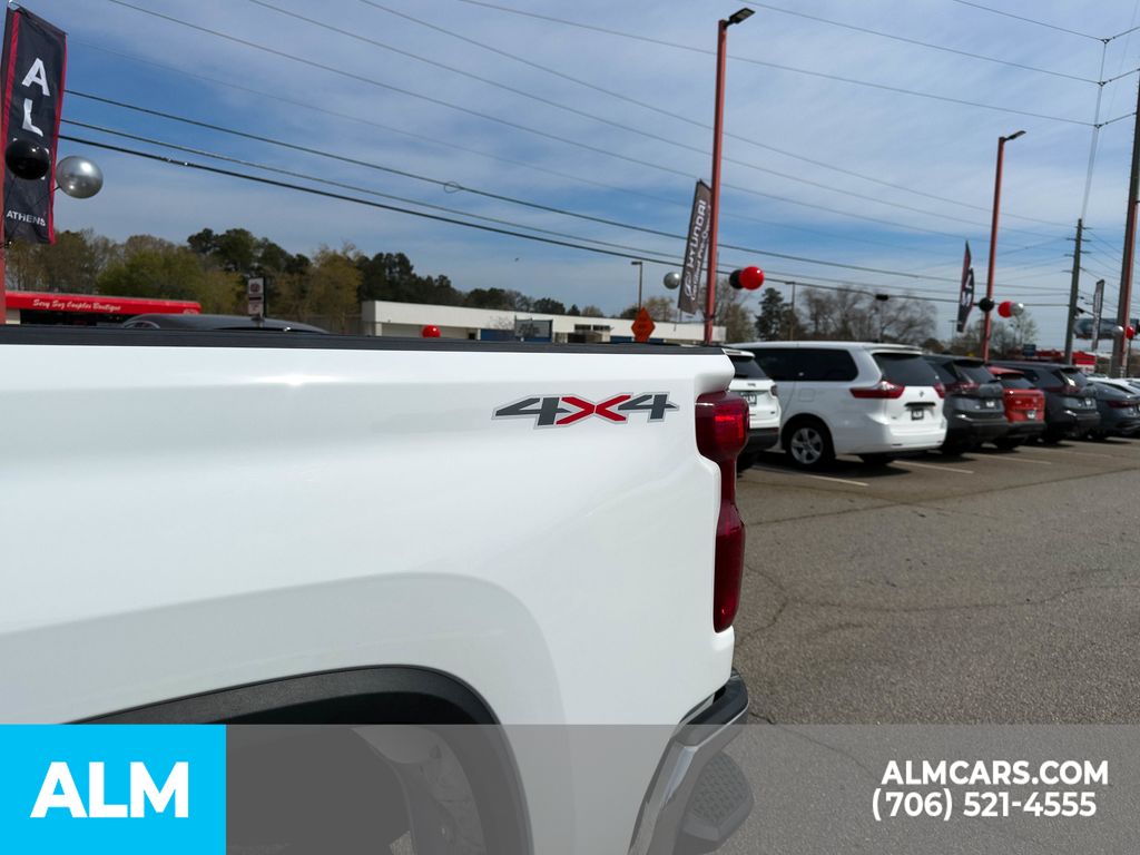 Used 2025 Summit White Chevrolet LT image 17